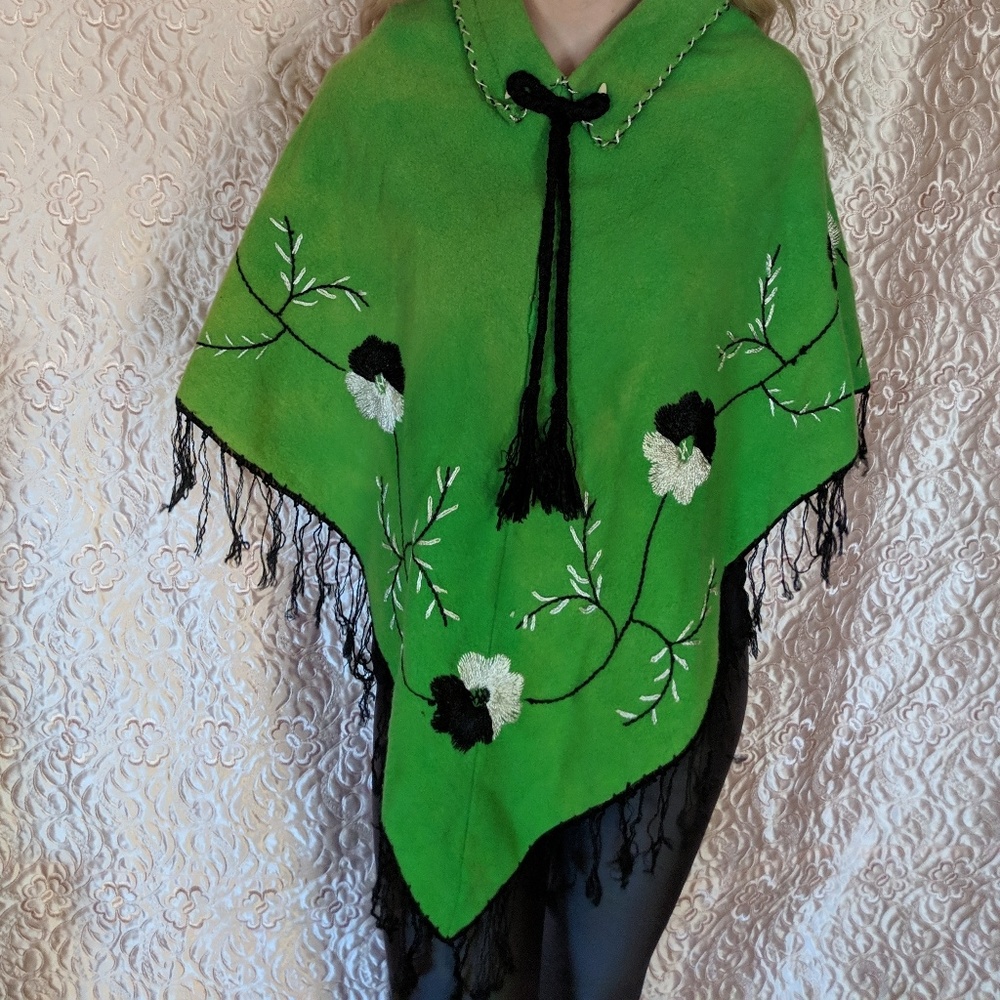 60's Green Embroidered Poncho